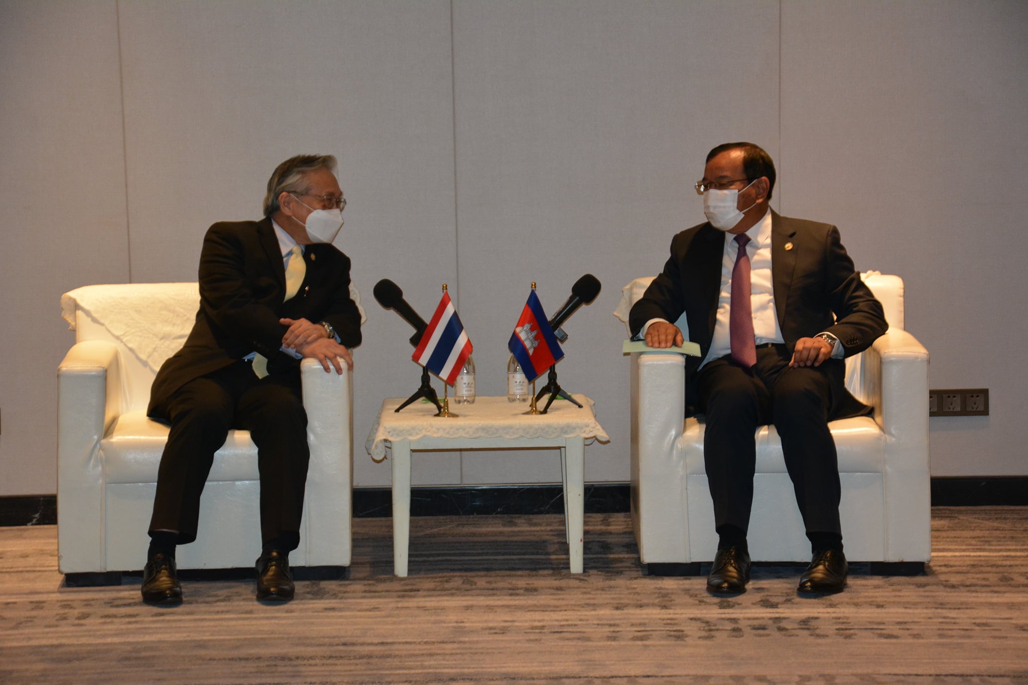 កម្ពុជា​-​ថៃ​ប្តេជ្ញា​ធ្វើការ​រួមគ្នា​ជម្រុញ​ពាណិជ្ជកម្ម​តាម​ព្រំដែន