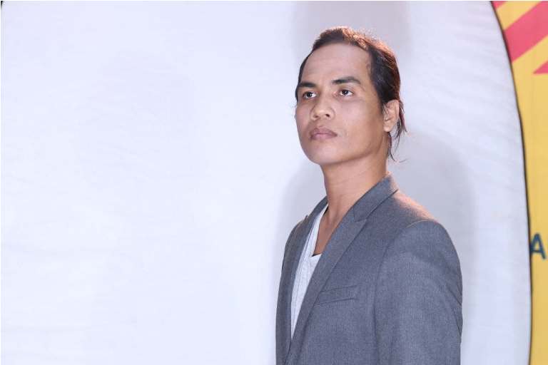 ដឹងអត់នរណាជាអ្នកនិពន្ធបទ « វ៉ាក់សាំងមនុស្សក្បត់» កំពុងផ្ទុះការគាំទ្រ