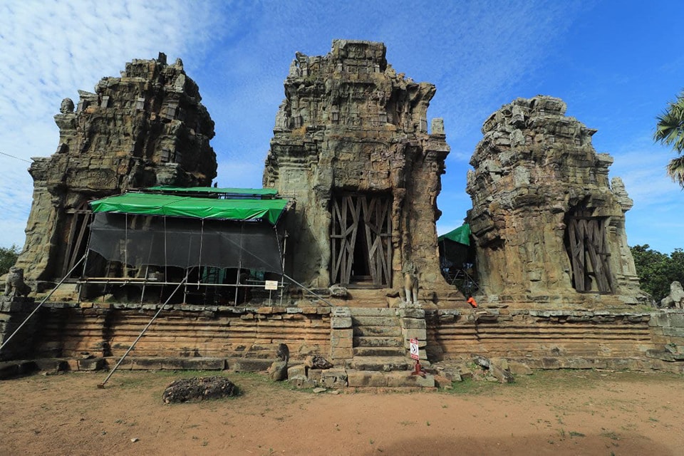 អាជ្ញាធរជាតិអប្សរា ធ្វើការជួសជុលក្បាច់ចម្លាក់នៅប្រាសាទភ្នំក្រោមដែលកំពុងទទួលរងការខូចខាតធ្ងន់ធ្ងរ