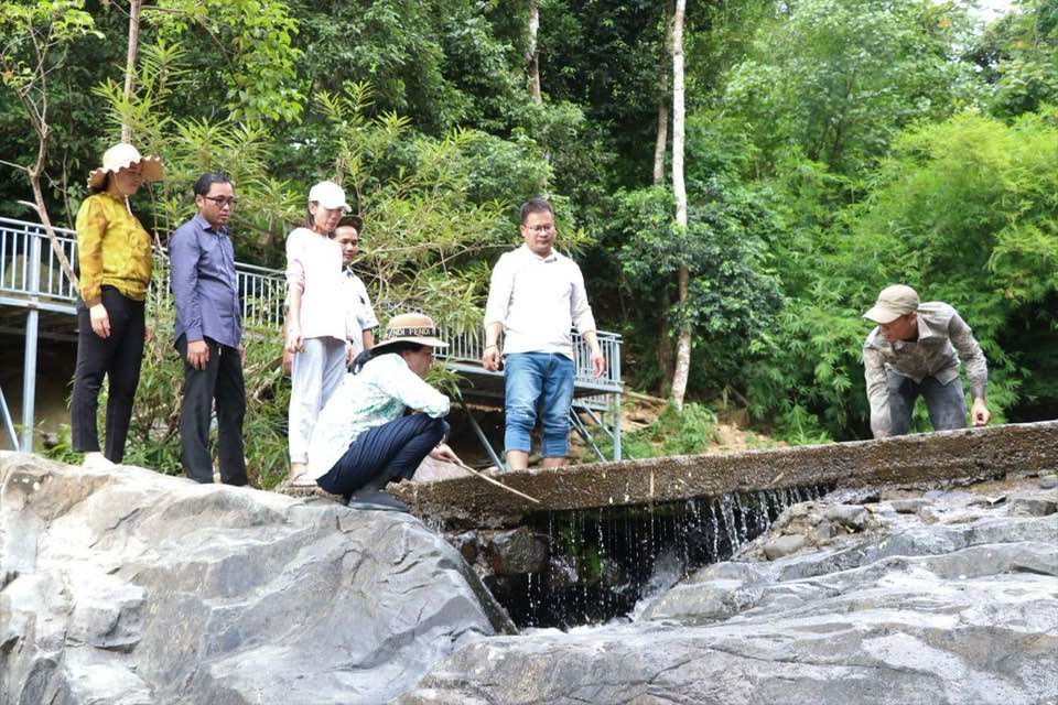 នៅរម្មណីយដ្ឋានធម្មជាតិទឹកធ្លាក់អូរតាវ៉ៅនឹងត្រូវកែលម្អរសោភ័ណ្ឌភាពឡើងវិញដើម្បីផ្តល់សេវា និងភាពទាក់ទាញភ្ញៀវទេសចរ