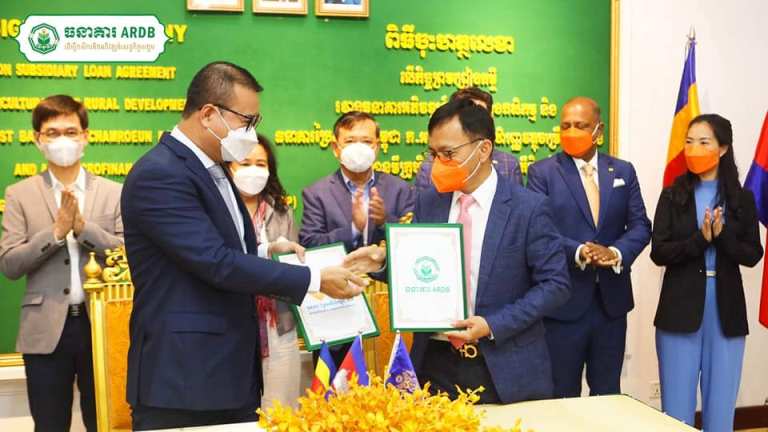 ធនាគារអភិវឌ្ឍន៍ជនបទ ចុះហត្ថលេខាផ្តល់ឥណទានបោះដុំ៣០លានដុល្លារដល់គ្រឹះស្ថានហិរញ្ញវត្ថុចំនួន៣