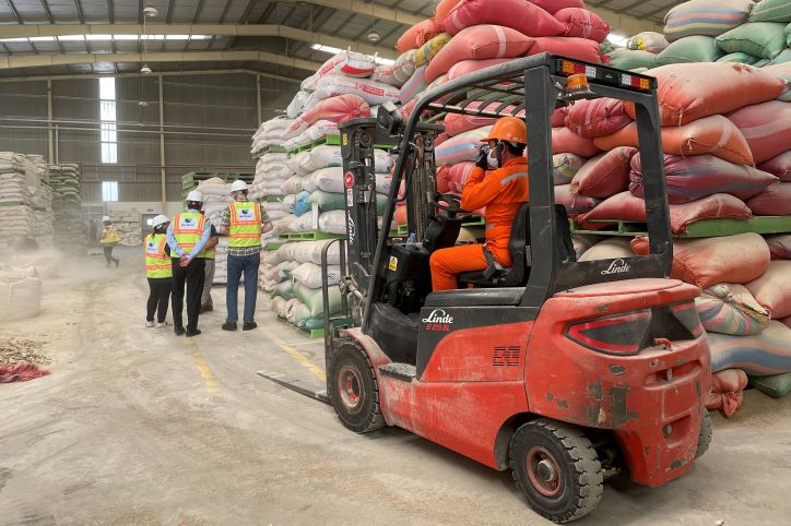 ADB សម្រេចផ្តល់កម្ចី៥០ដុល្លារដល់កម្ពុជាដើម្បីជួយ​ធ្វើ​ពិពិធកម្ម​សេដ្ឋកិច្ច​