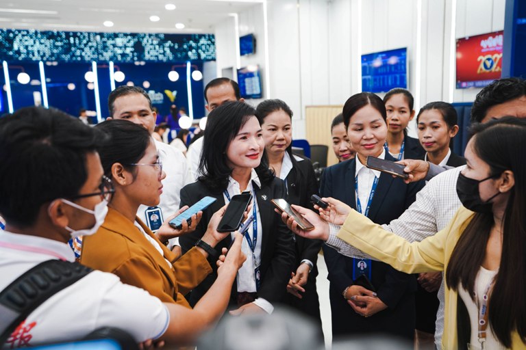 ធនាគារអេស៊ីលីដា​ ភីអិលស៊ី សាខាថ្មីនៅផ្សារទំនើបអ៊ីអនមានជ័យ(អ៊ីនអន ៣)